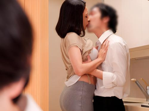 Menyelinap dengan ibu sahabatku